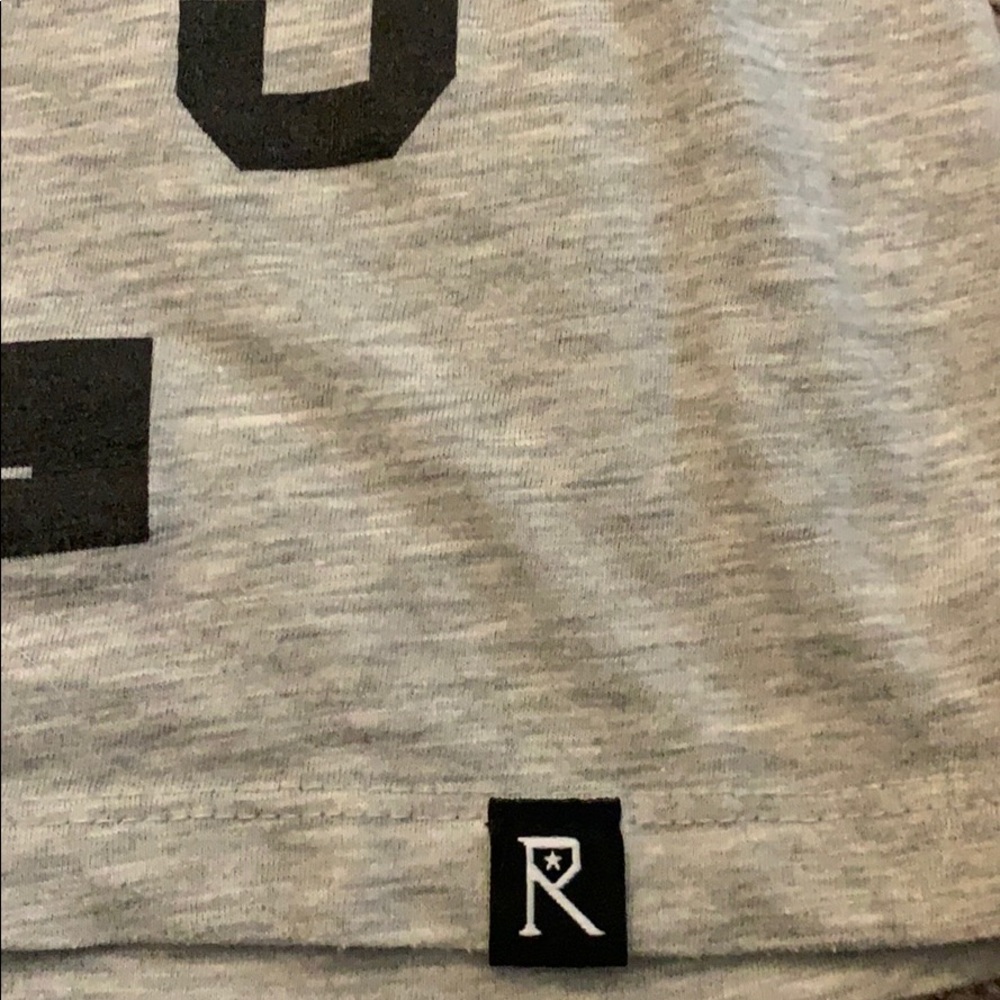 V-neck Tee Routine Baseball - Picture 2 of 3